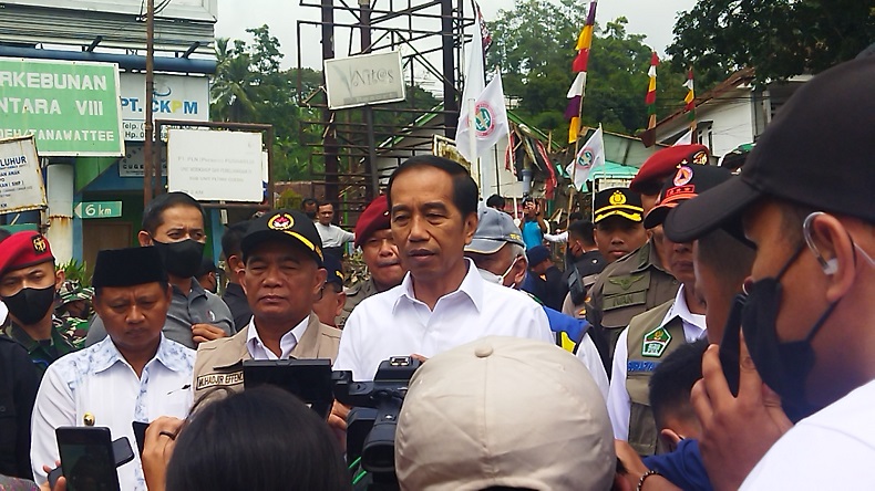 Pengungsi Gempa Cianjur Kekurangan Tenda dan Air, Presiden Jokowi Minta Segera Diatasi