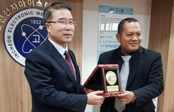 4 Guru Indonesia yang Mengharumkan Nama Indonesia di Kancah Internasional