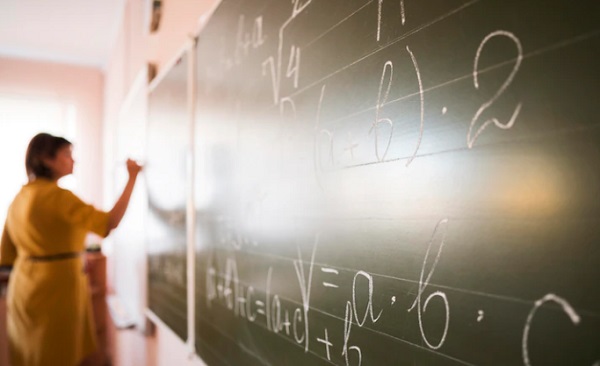 4 Kisah Inspiratif Guru di Indonesia, Salah Satunya Mengabdi di Pelosok