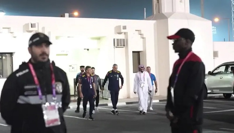 Pelatih Brasil Tite Menyambangi Masjid sebelum Lawan Serbia, Ada Apa?