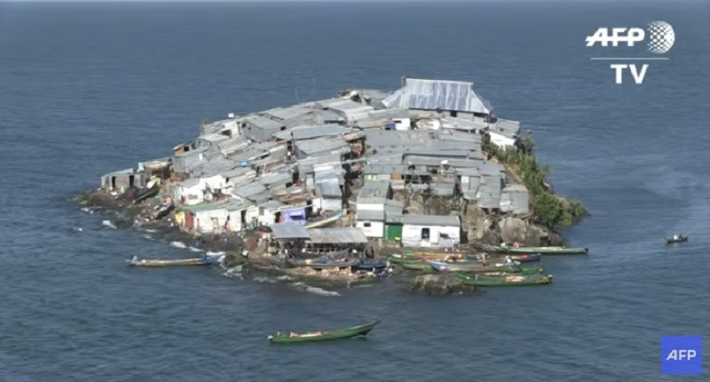 Fakta Menarik Pulau Paling Padat Satu-satunya di Dunia, Rumah Sampai Bertumpukan