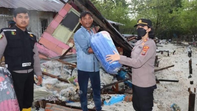 Diterjang Air Laut Pasang Perbani, 15 Rumah Warga di Batubara Roboh