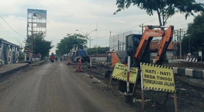 Jelang Libur Natal dan Tahun Baru, Jalur Pantura Brebes-Tegal-Pemalang Diperbaiki 