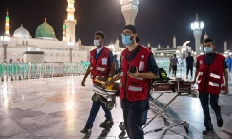 Perempuan Ini Melahirkan di Halaman Masjid Nabawi saat Ziarah