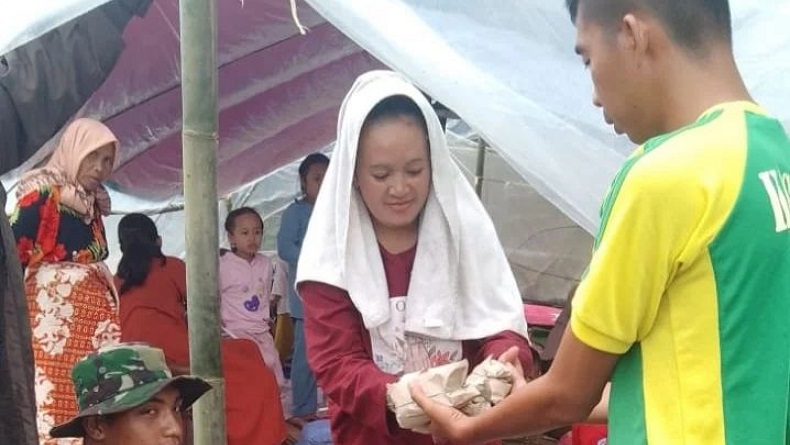 Gempa Cianjur, Kostrad Masak 2.400 Bungkus Makanan Tiap Hari untuk Pengungsi