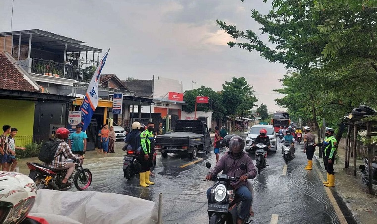 13 Desa di Bojonegoro Terendam Banjir, Lalu Lintas Balen-Lamongan Macet