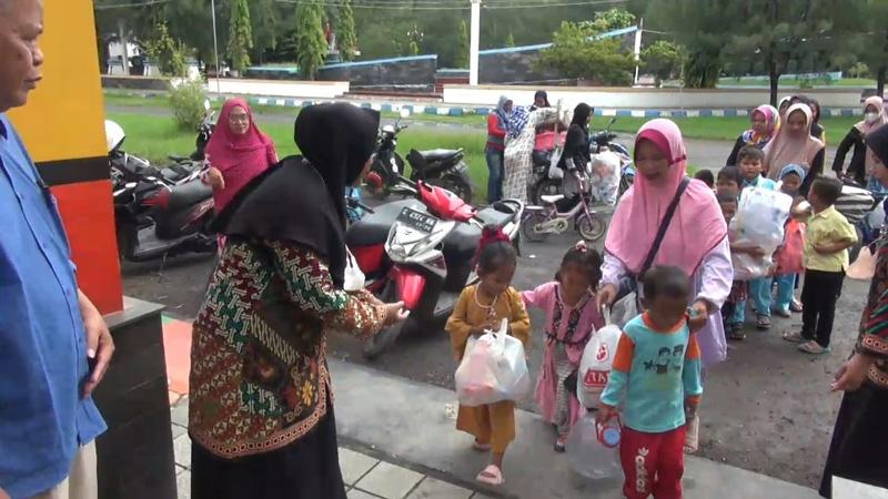  Keren, Puluhan Murid TK dan PAUD di Tegal Bayar Sekolah dengan Sampah