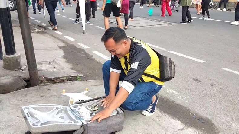 Buru Pembuang Sampah Sembarangan Pakai Drone, Pemkot Jaktim Ingatkan Sanksi Denda Rp500.000