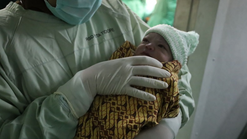 3 Bayi Lahir di Kapal Perang TNI AL saat Sail Tidore, Langsung Diberi Nama oleh KSAL Yudo