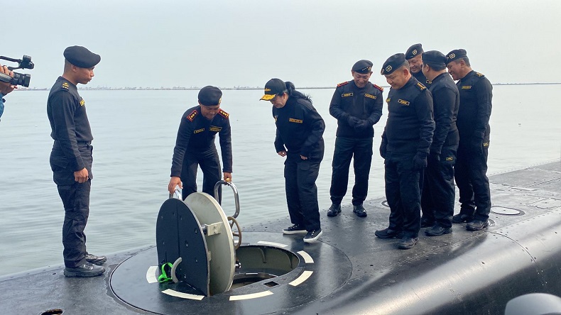 KSAL Yudo Sematkan Brevet Hiu Kencana ke Puan Maharani hingga KSAD di Dalam Kapal Selam