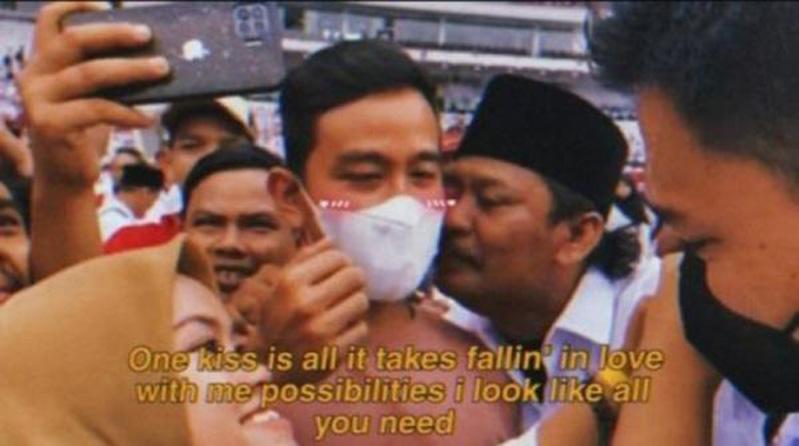 Kaesang Unggah Foto Sang Kakak saat Dicium Seorang Bapak, Respons Gibran Mengejutkan