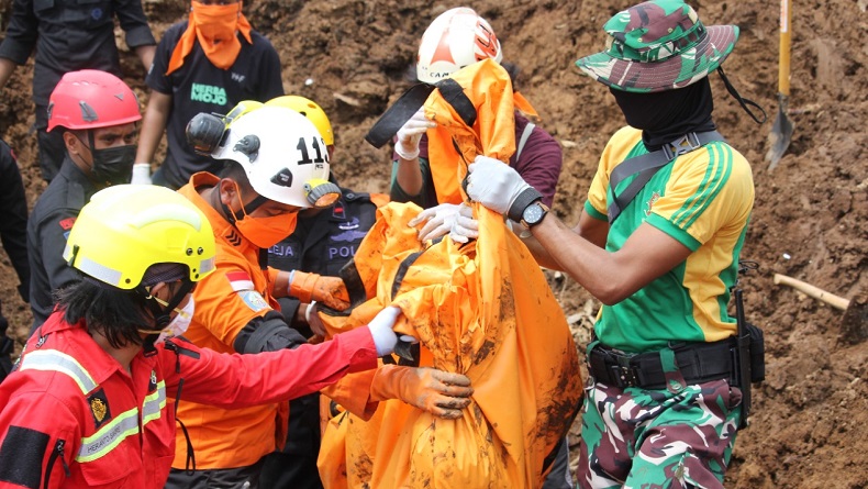 Innalillahi, Jasad Ayah dan Anak Korban Gempa Ditemukan di Cijedil Cianjur