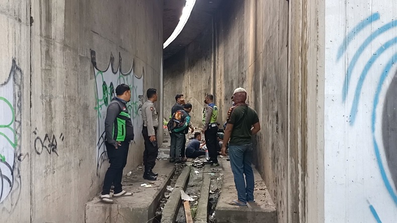 Motor Tabrak Pembatas Fly Over Kemayoran, Penumpang Kritis usai Terjun 10 Meter 