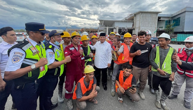 Hadiri Munas KAHMI, Prabowo Disambut Riuh Para Pekerja Bandara Palu: Presidenku, Rek!