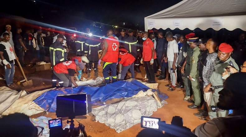 Belasan Orang Tertimbun Longsor saat Hadiri Upacara Pemakaman