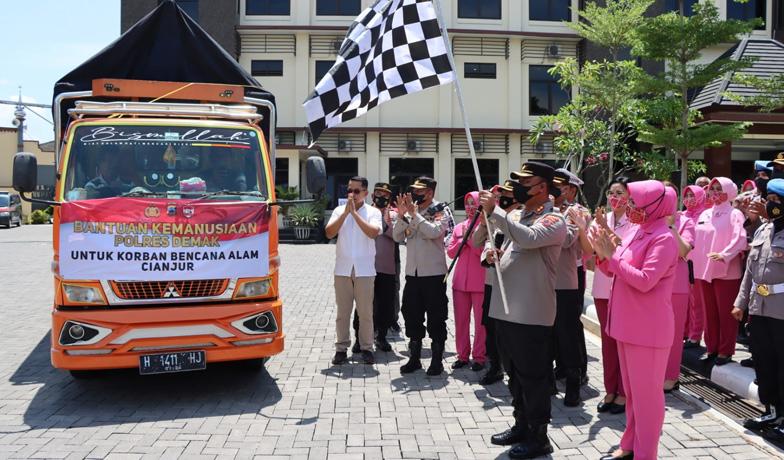  Polres Demak Kirim Bantuan Hasil Iuran Anggota untuk Korban Gempa Cianjur