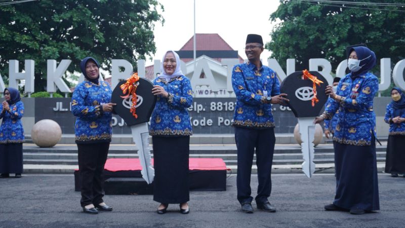 Tingkatkan Pelayanan Masyarakat, Camat se-Kabupaten Bojonegoro Terima Mobil Dinas