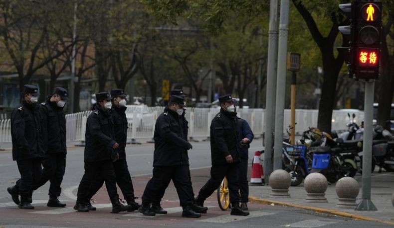 Demo Tuntut Xi Jinping Mundur, Polisi China Razia Ponsel Warga Tangkapi Demonstran