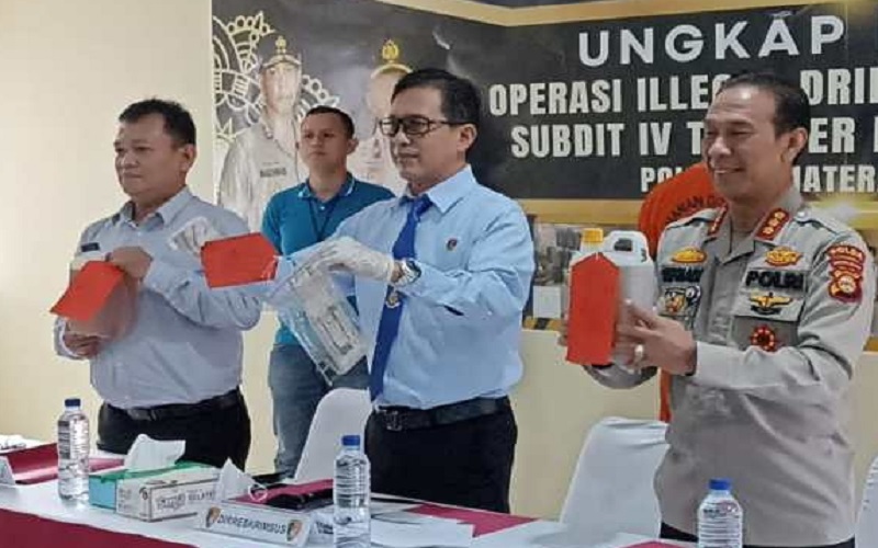 Polda Sumsel Kejar Perantara Pengepul Solar dengan SPBU di OKU Timur