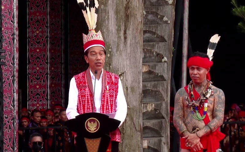 Jokowi Sebut Tiga Nama Sosok Berambut Putih