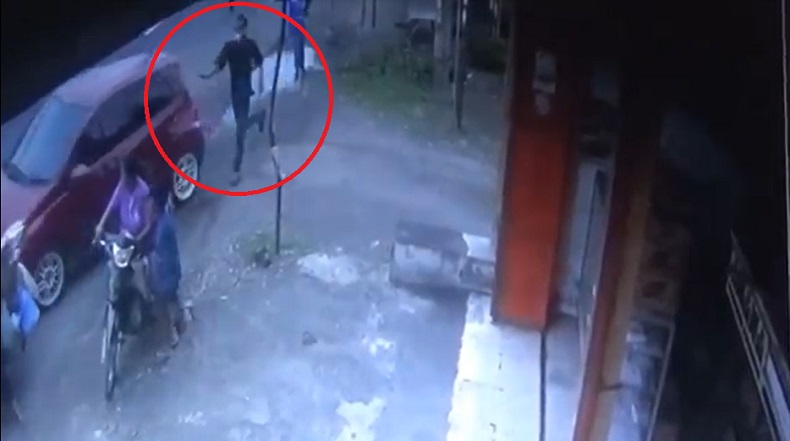 Tepergok, Pencuri HP Kasir Minimarket di Jombang Lari Kocar-kacir Dikejar Warga