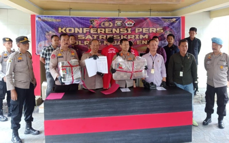 Polres Muara Enim Tahan 3 Aparat Desa Tersangka Kasus Korupsi Dana dari Tambang Batu Bara