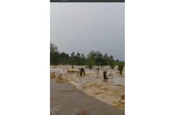  Dua Pelajar SMK yang Terseret Banjir di Gunungkidul Selamat dengan Berpegangan Pohon  