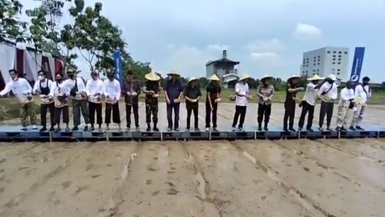 Densus 88 Antiteror Polri Bina 10 Eks Napi Terorisme Bertani di Subang