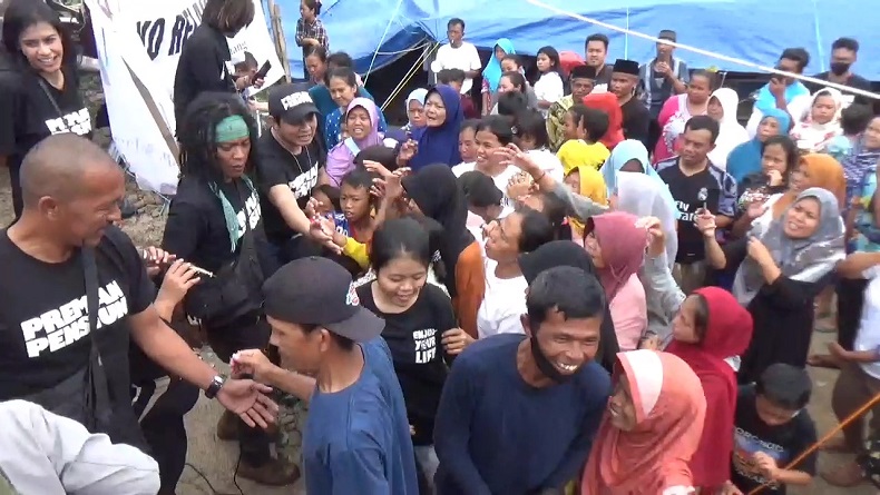 Preman Pensiun Hibur Korban Gempa Cianjur, Bergoyang Bersama di Pengungsian