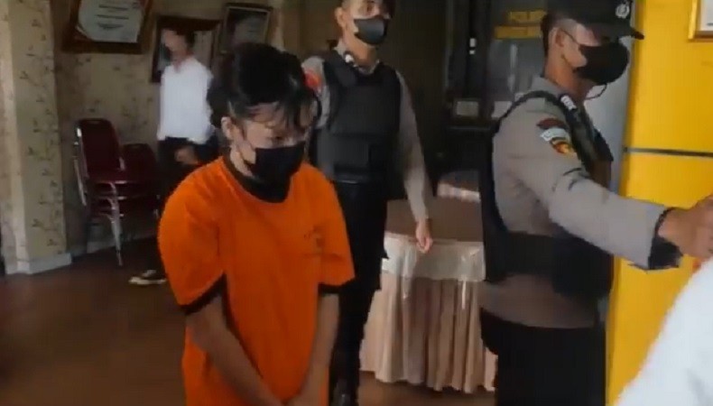 Ibu Muda di Singkawang Edarkan Narkoba Simpan 50 Paket Sabu Siap Edar