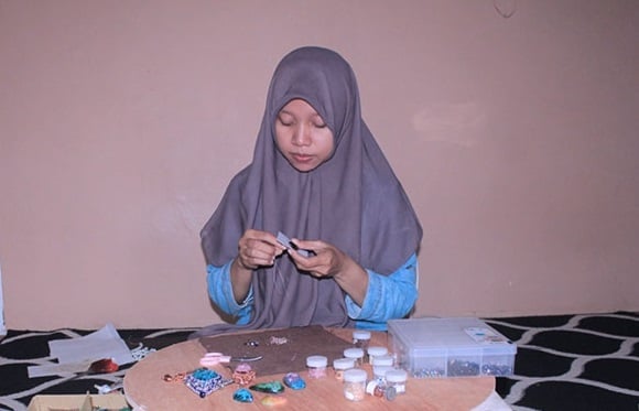 Kisah Intan Maghfiroh, Hasilkan Puluhan Juta per Bulan dari Batu Akik 