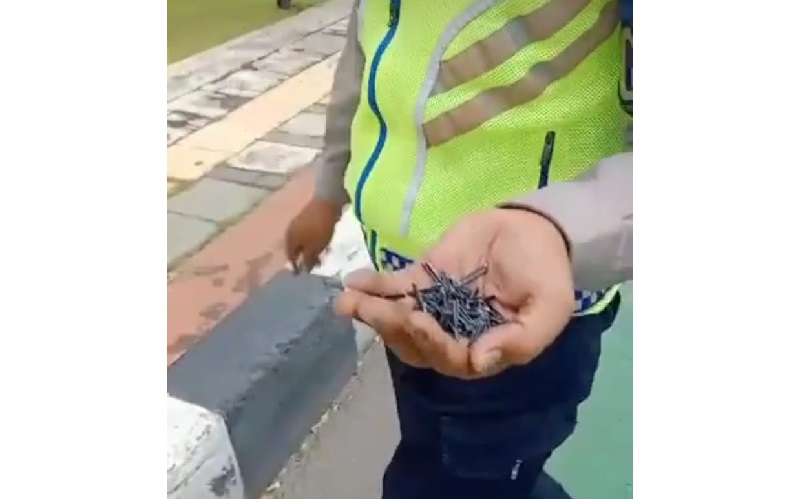 Punguti Ranjau Paku di Jalan Gatot Subroto Semanggi, Polisi: Sadis dan Jahat Sekali