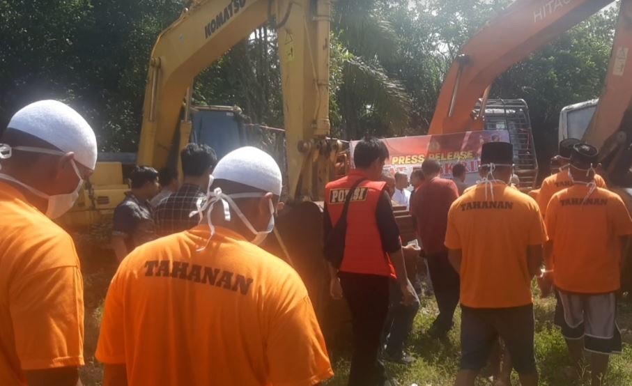 Tangkap 13 Penambang Emas Liar di Merangin, Polisi Sita Ekskavator