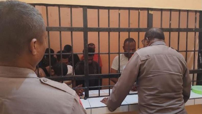 Unik, Wakapolres Jayapura Pimpin Ibadah Bersama Tahanan agar Ingat Sang Pencipta