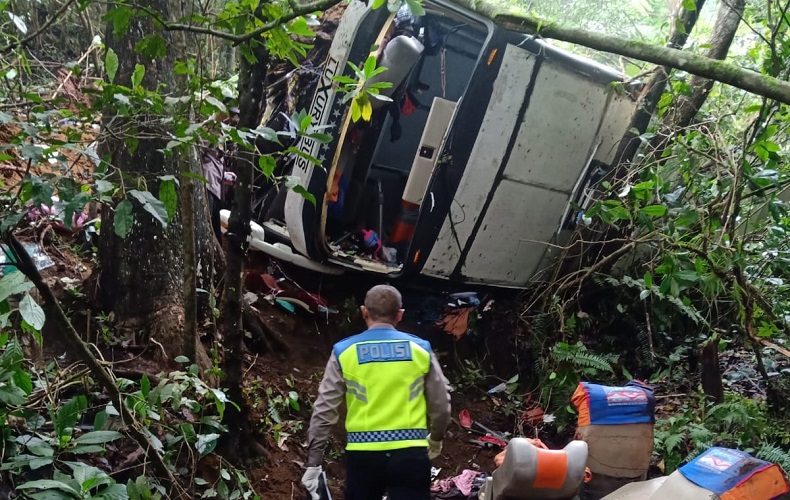 Bus Masuk Jurang di Magetan Bawa 52 Penumpang dari Semarang, 7 Tewas 32 Luka 