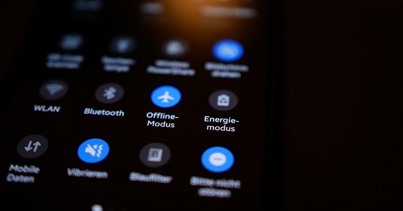 Goodbye Airplane Mode, Penumpang Pesawat Bakal Bisa Gunakan Ponsel Secara Maksimal