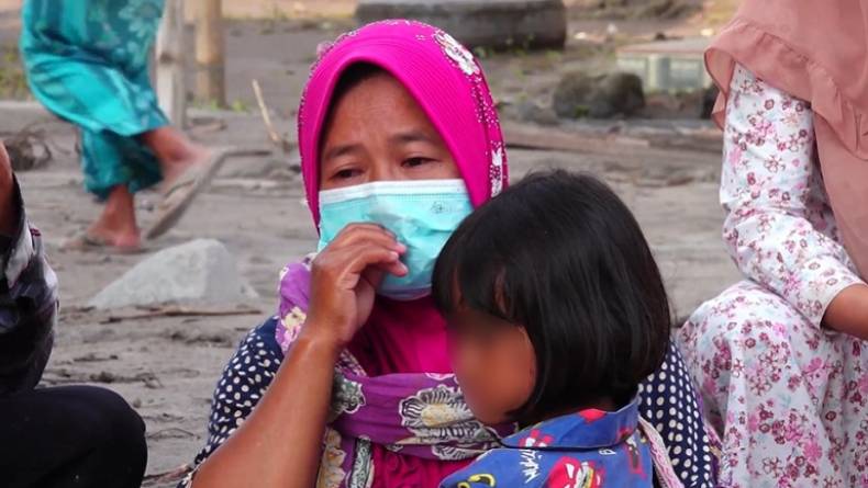 Pilu, Pasutri Korban Erupsi Gunung Semeru Ratapi Harta Benda Tertimbun Material Vulkanik