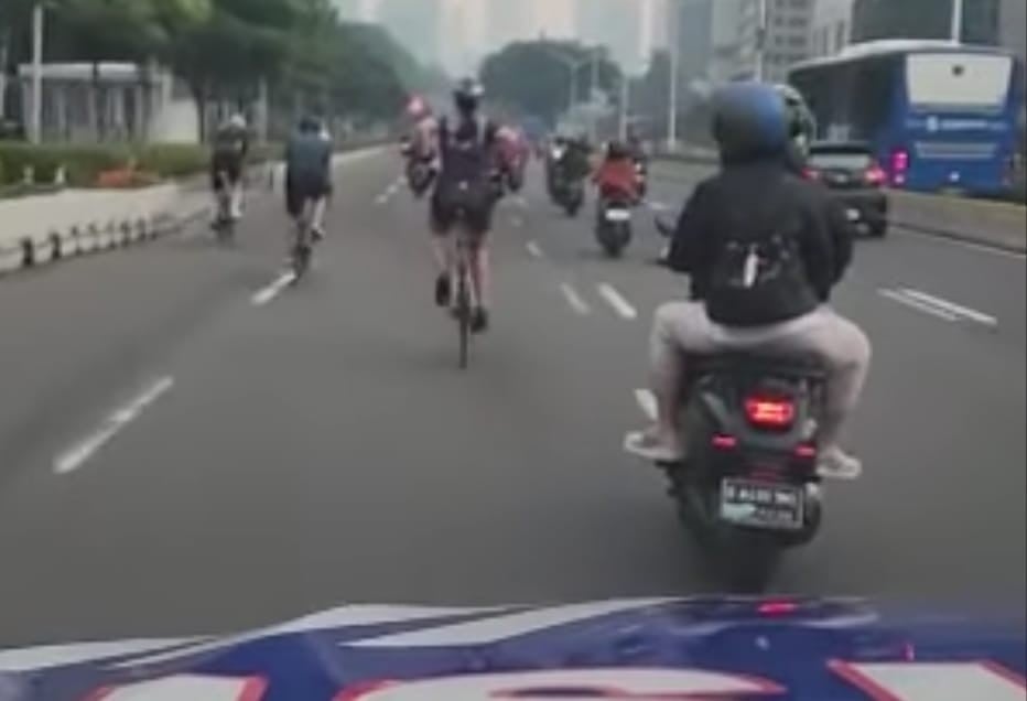 Viral Pesepeda Ditegur Polisi Tak Mau Masuk Jalur Khusus, Malah Ngeloyor