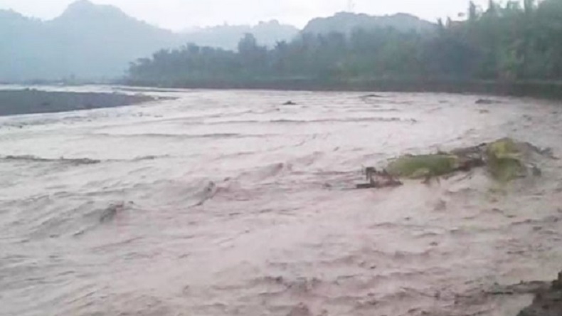 Bupati Lumajang Ingatkan Warga Waspadai Banjir Lahar Dingin akibat Erupsi Gunung Semeru