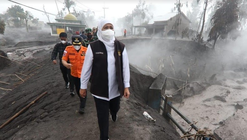 Erupsi Gunung Semeru Bikin Akses Lumajang-Malang Putus, Khofifah Imbau Warga Lewat Probolinggo