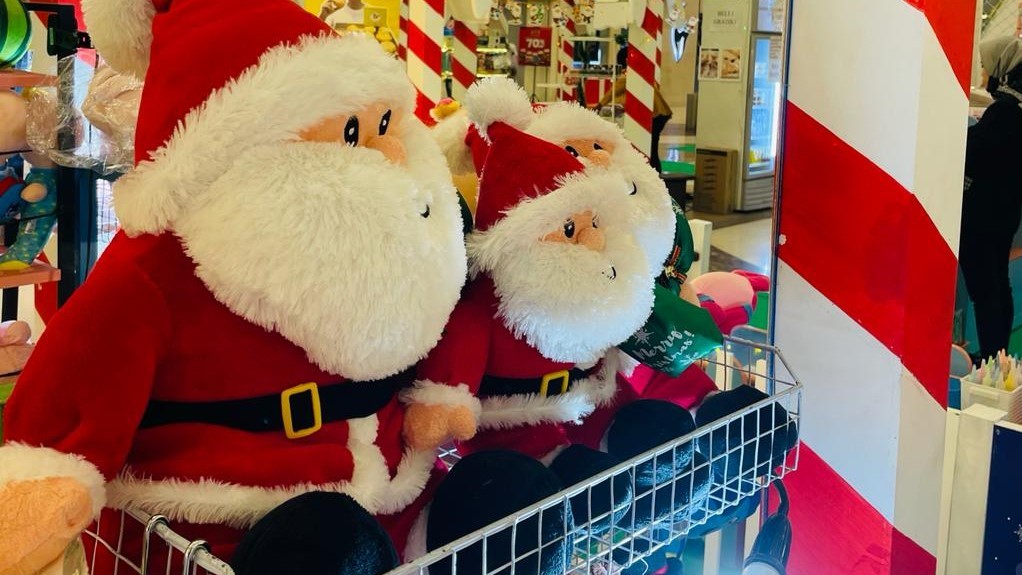 Inspirasi Merayakan Natal Bareng Keluarga, Ada Parade Santa Claus hingga Main di Taman Dinosaurus