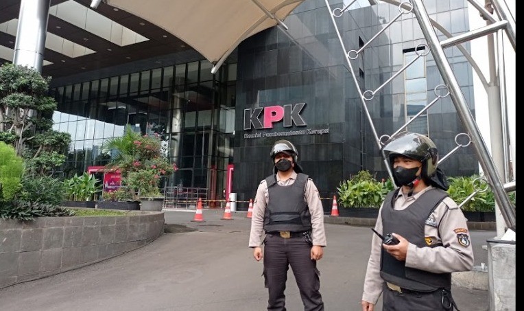 Petugas Keamanan KPK Kini Pakai Rompi Antipeluru Imbas Bom Bunuh Diri di Bandung
