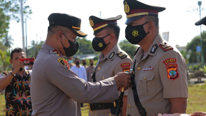 Kapolres Bolmong Utara Pimpin Sertijab Kabag SDM