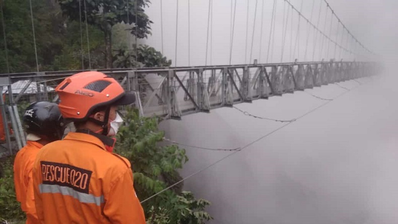 Jembatan Gladak Perak Tertutup Abu Semeru, Jalur Malang-Lumajang Masih Terputus