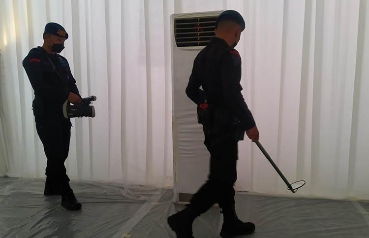 Tim Jibom Gegana Polda DIY Sterilisasi Rumah Erina Gudono di Sleman