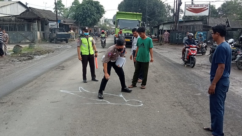 Motor Senggolan dengan Truk di Cileungsi Bogor, 1 Orang Tewas