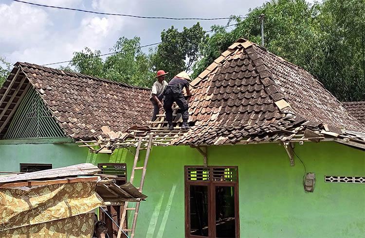 130 Rumah Warga Selopamioro, Bantul Rusak Diterjang Angin Puting Beliung 