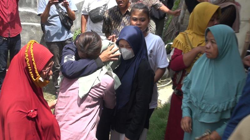 Tangis Keluarga Pecah saat Jenazah Lord Rangga Tiba di Rumah Duka