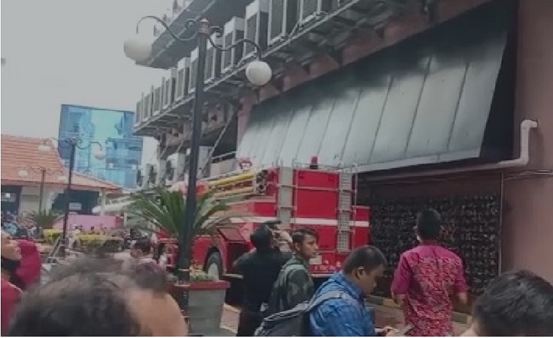 Breaking News, Kantor Kemenkumham Terbakar