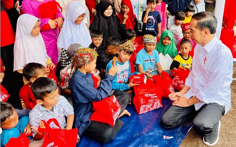 Presiden Jokowi ke Cianjur Lagi Pagi Ini, Berdialog dengan Anak-Anak di Pos Pengungsian